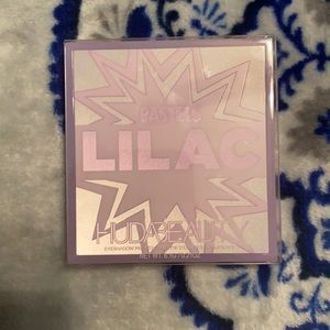 Huda  beauty lilac palette